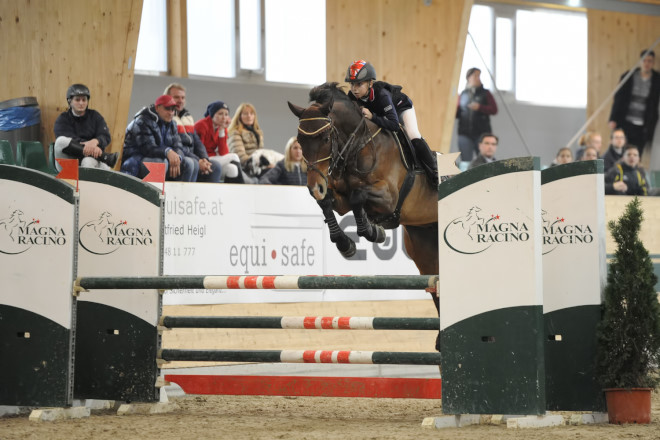 data/inhalt/events/2015/15153/Fotos horsesportsphoto Sonntag/JanikAnna_CostaBrava_BW22-1_CSNB_Racino_11_2015_chorsesportsphoto.eu.JPG