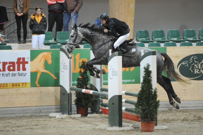 data/inhalt/events/2015/15153/Fotos horsesportsphoto Sonntag/Sarah_Petronczki_Desi_BW19-1_CSNB_Racino_11_2015_chorsesportsphoto.eu.JPG