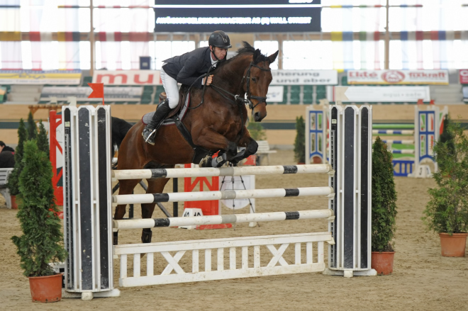 data/inhalt/events/2015/15154/Fotos horsesportsphoto Samstag/ZuchiSimonJohann_AvantovonPachern_BW08_CSI2Racino_chorsesportsphoto.eu.JPG